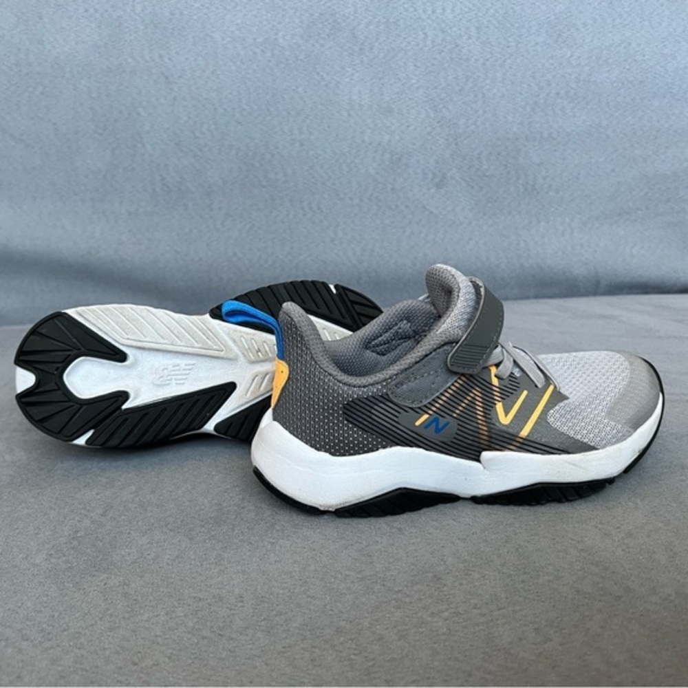 Rave Run v2 Bungee Lace with Top Strap Size 11.5